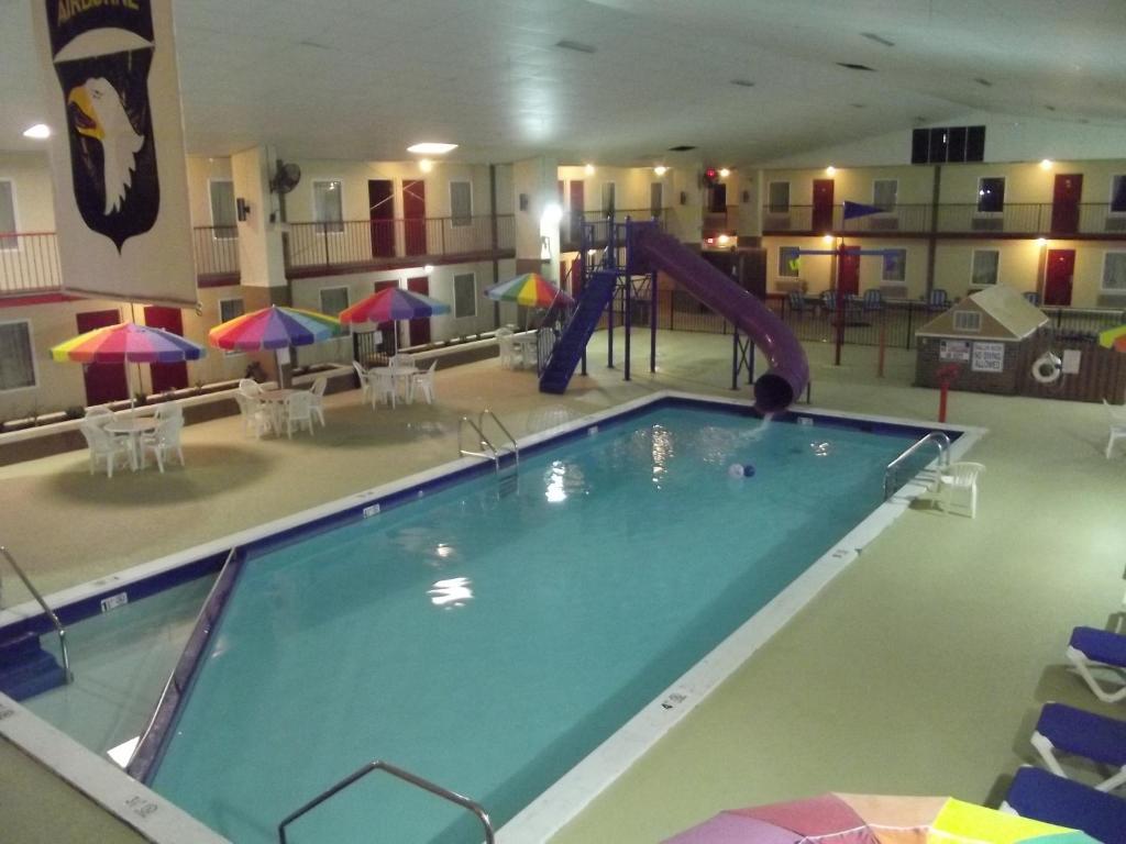 Westgate Inn And Suites Clarksville Room photo